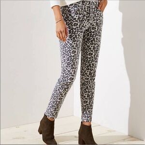 LOFT Petite Modern Skinny Jeans Leopard Print Size 25 / 0 Animal Print Denim